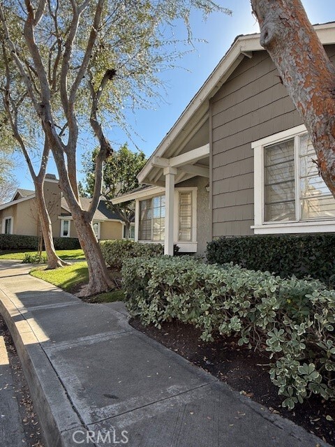 Building Photo - 63 Thicket