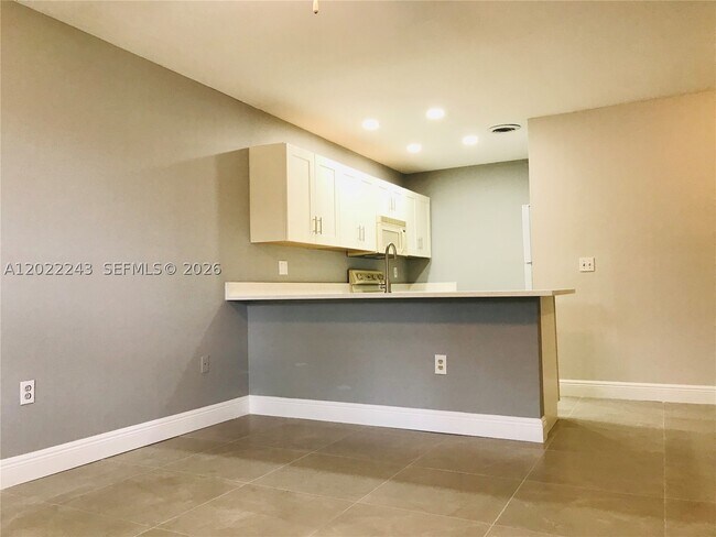 Foto del edificio - 565 NW 100th Pl