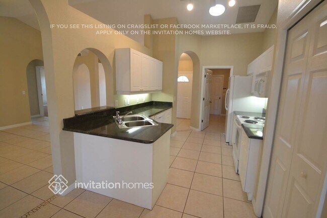 Building Photo - 13203 Biscayne Dr