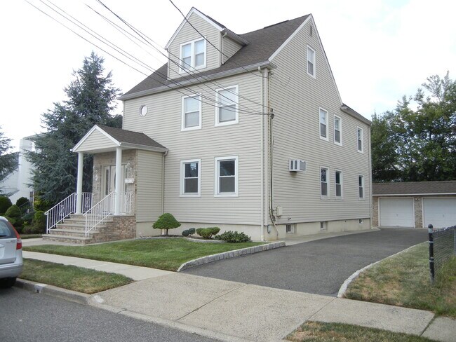 Building Photo - 87 Martha Ave