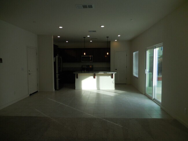 Foto del edificio - Spacious 3-Bedroom Dixon Home with Loft, Solar & Open Floor Plan