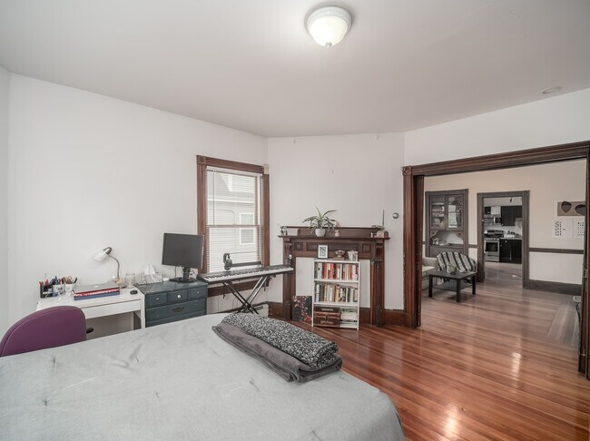 Building Photo - 318 Beacon St