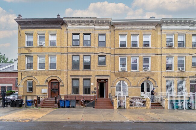 Building Photo - 272 Sumpter St