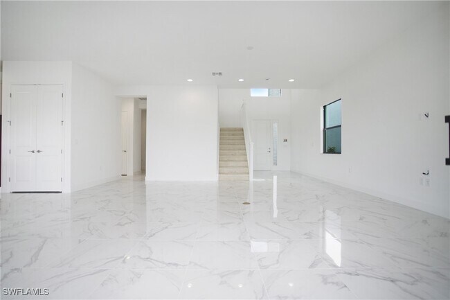 Foto del edificio - 20195 Ainsley St