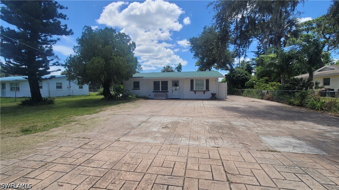 Foto del edificio - 20710 Sandy Ln