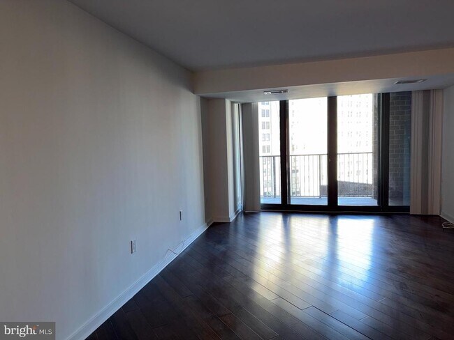 Building Photo - 1420 Locust St