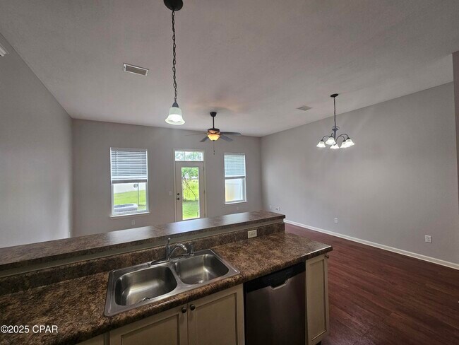 Foto del edificio - 7225 Quail Hollow Dr
