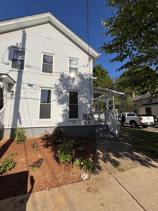 Building Photo - 19 Kellogg St