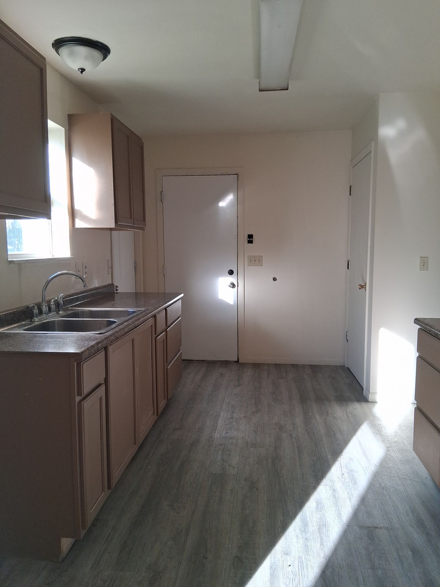 197 W Chalmers Ave Youngstown, OH 44507 – photo 3