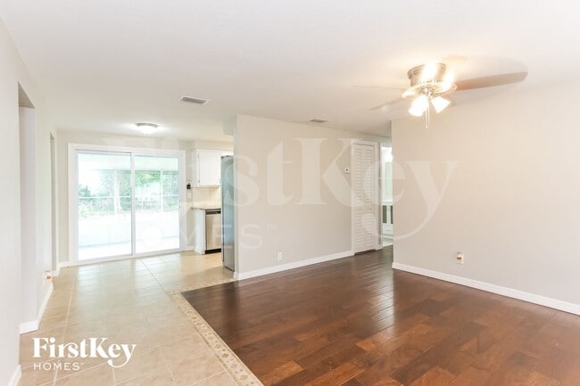 Building Photo - 447 W Clermont Dr