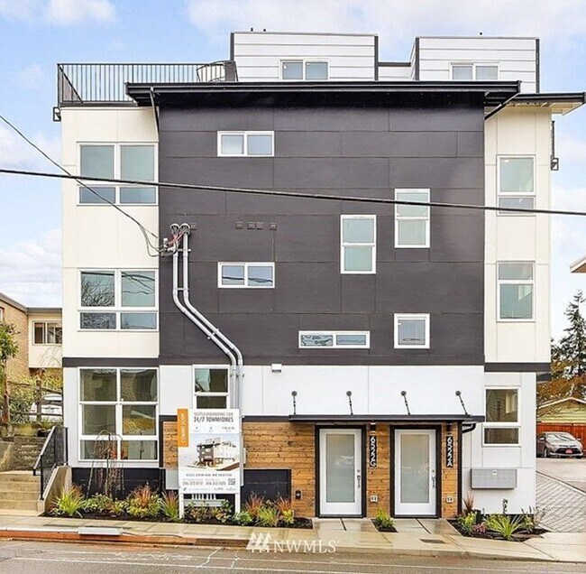 Building Photo - Ballard Townhome - Luxury and Location!