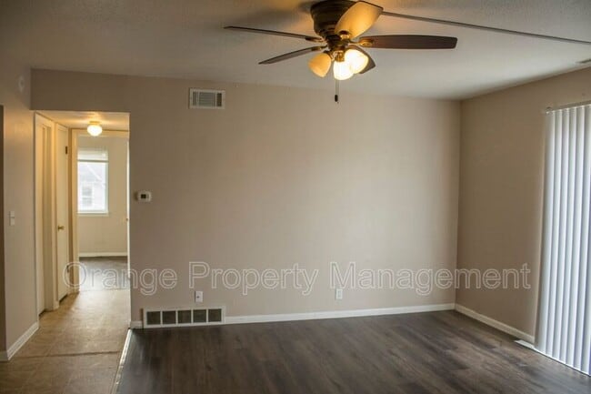 Building Photo - 625 5th Ave