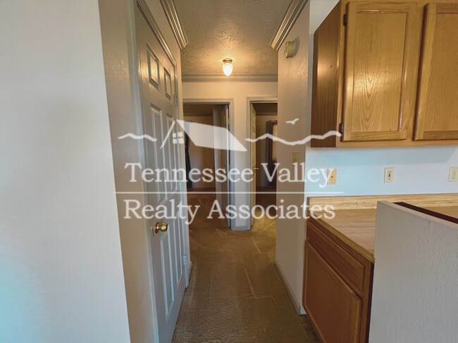 Building Photo - Cozy and Open Two Bedroom, Two Bathroom in...