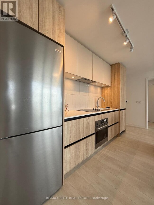 Photo du bâtiment - 7950-7950 Bathurst St
