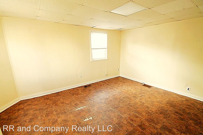 Building Photo - 540 Armory St