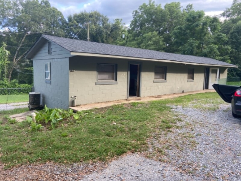Primary Photo - 106 Musgrove St
