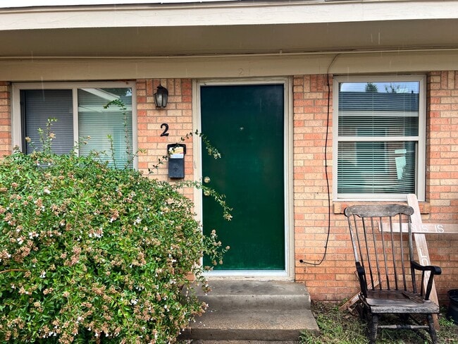 Building Photo - 503 S Fannin Ave