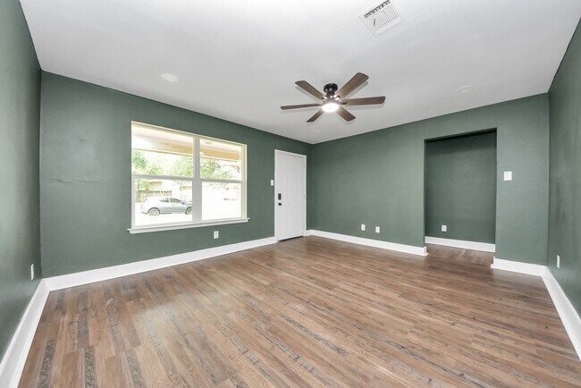 Building Photo - 608 Trinity