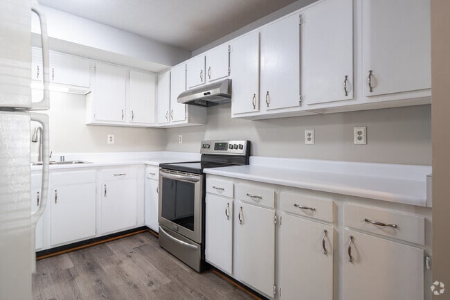 Interior Photo - 816-818 Rubel Ave