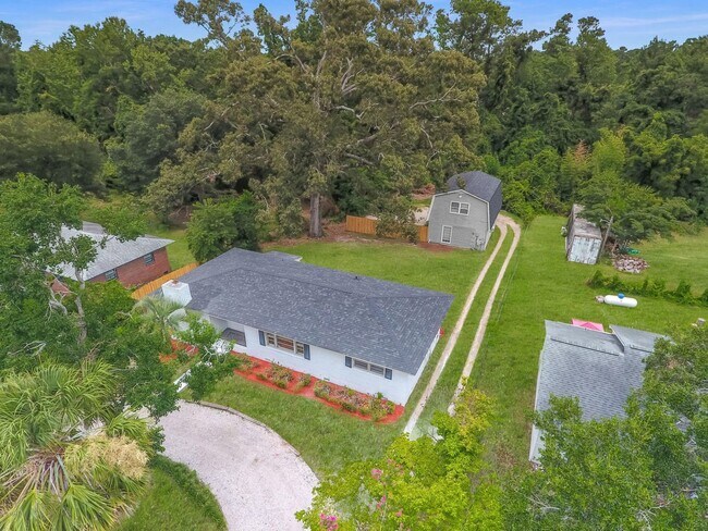 Building Photo - Students Welcome great 4 Bedroom House