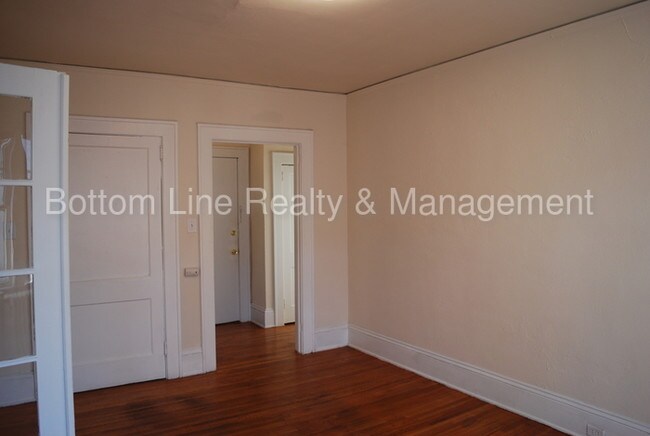 Foto del edificio - 2108 E 7th St