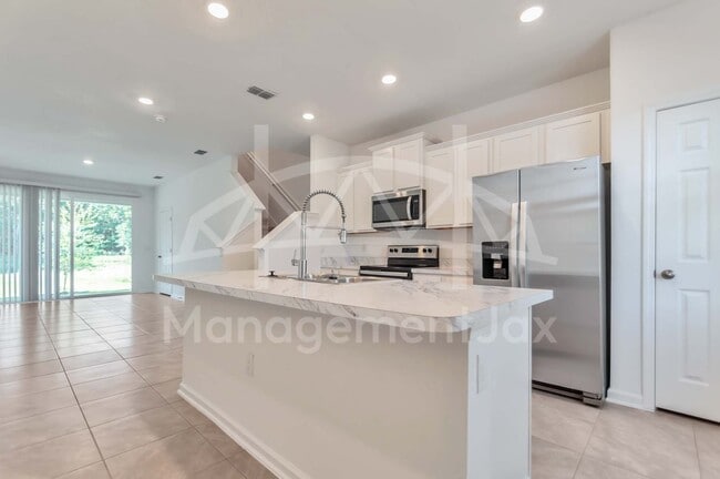 Building Photo - 8356 Zenith Cir