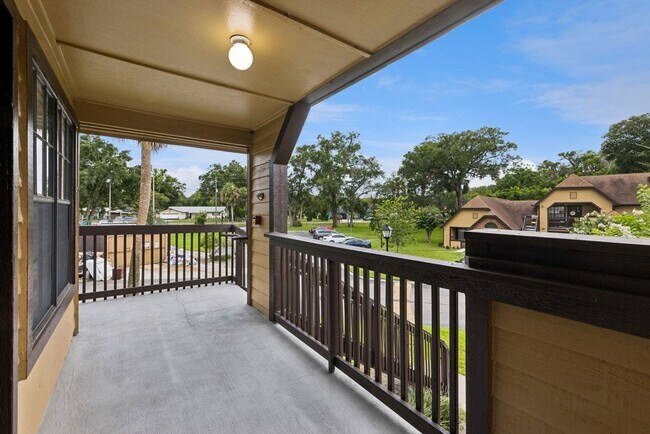 Building Photo - 1/1 Corner Unit in GATED ~ LAKEFRONT community in Altamonte Springs
