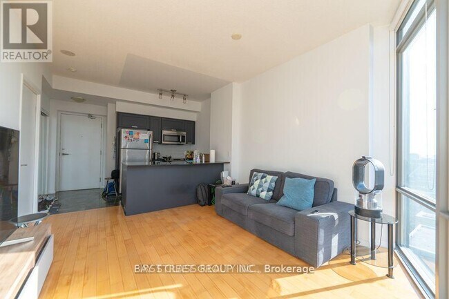 Photo du bâtiment - 832-2832 Bay St.