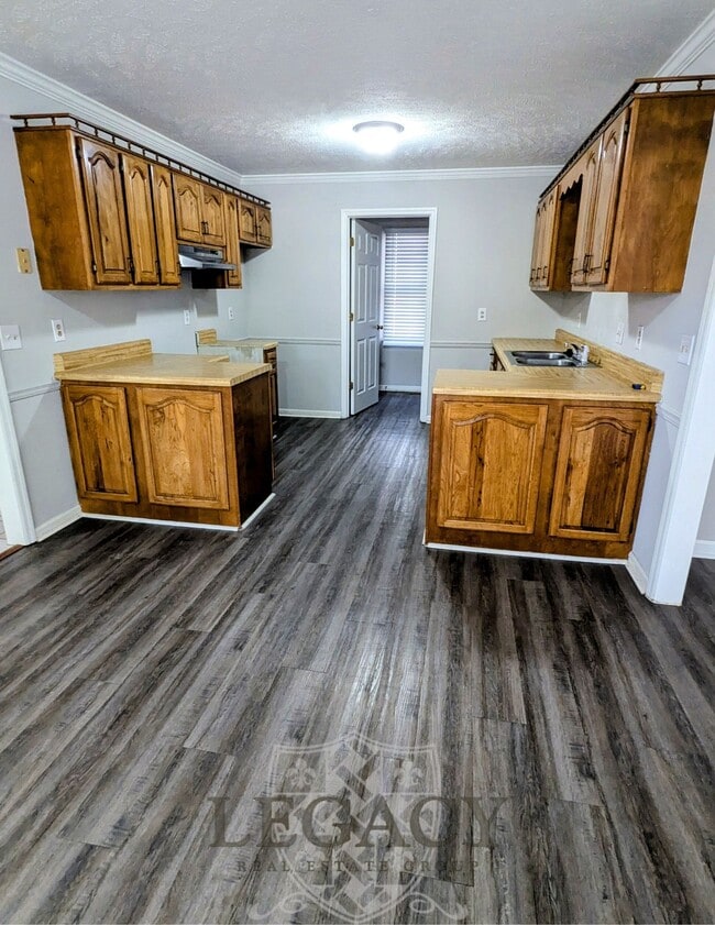 Building Photo - 502 Irongate Blvd