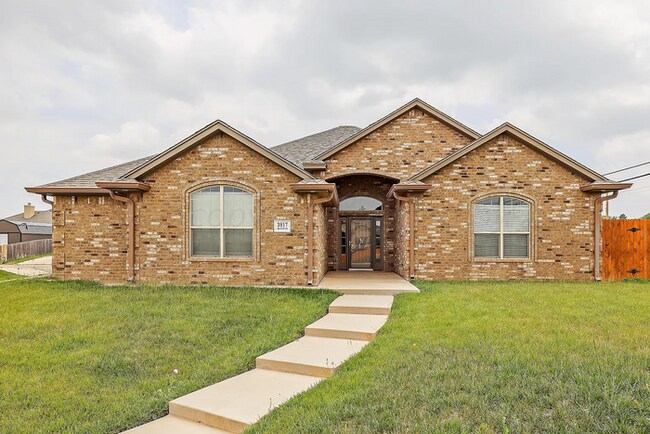 Building Photo - 3917 Durham - Now Available in City View!!!