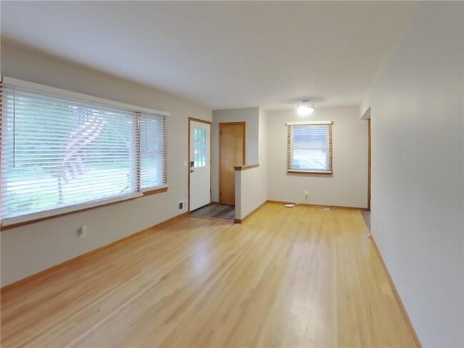 Foto del edificio - 7025 Drew Ave N