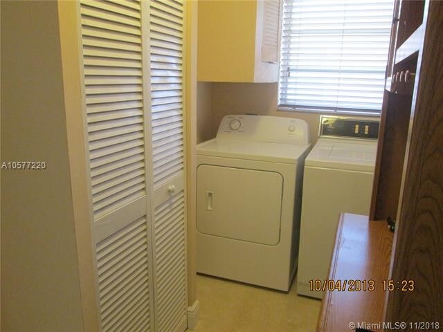 Foto del edificio - 7385 S Waterway Dr