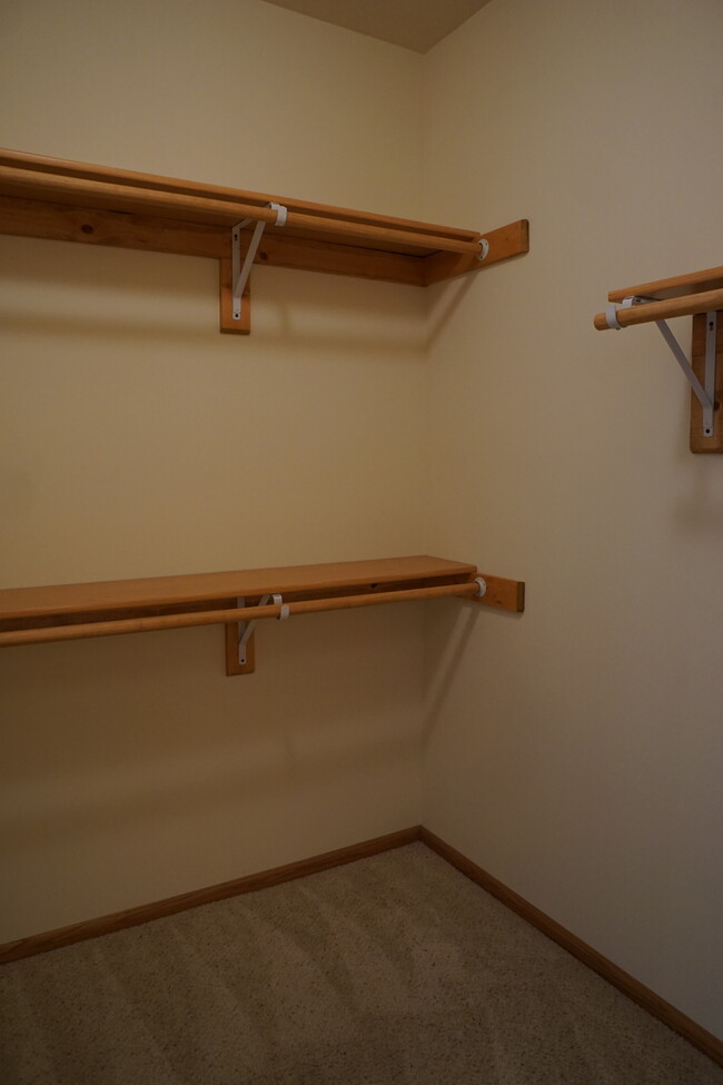 Walk-In Closet - Stone Creek Gardens