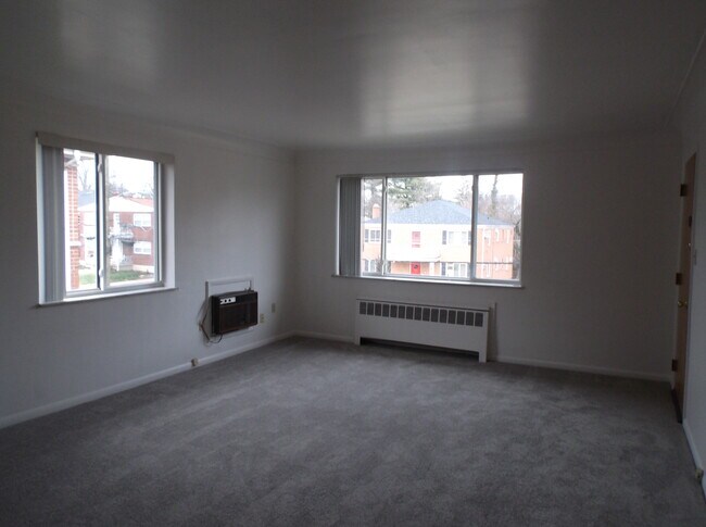 living room right hand side of entry door - 2505 Vera Ave