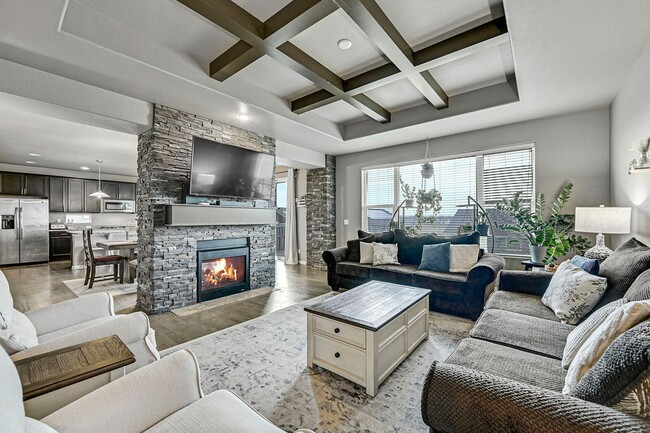 Building Photo - Beautifully finished spacious home w/ all ...