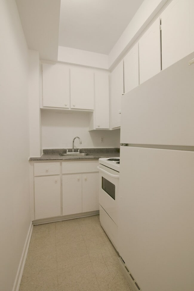 Photo du bâtiment - 809 Av. Bloomfield