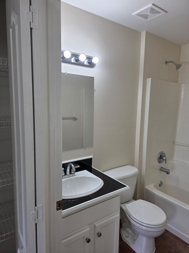 Foto del edificio - 6 Rymm Pl