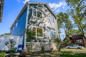 Building Photo - 2201 N 74th Ct