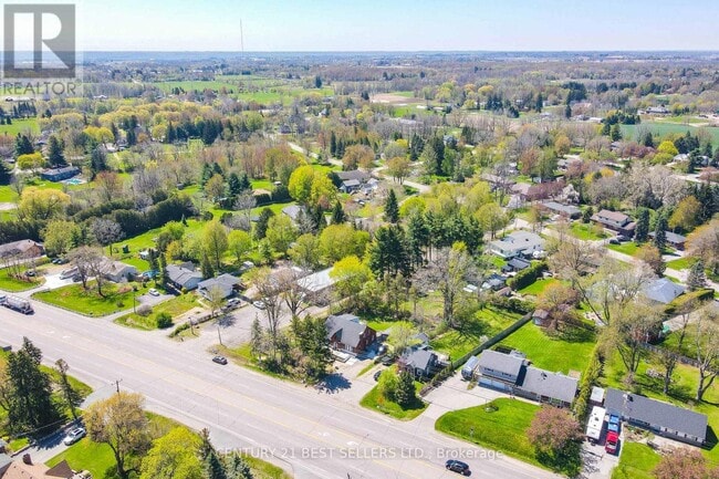 Photo du bâtiment - 933-936 Hwy 6