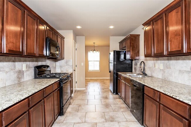 Foto del edificio - 7412 Comrade Ln