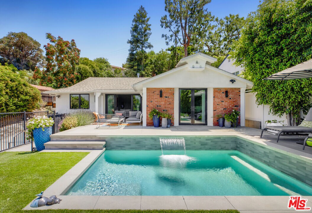Primary Photo - 13646 Valley Vista Blvd