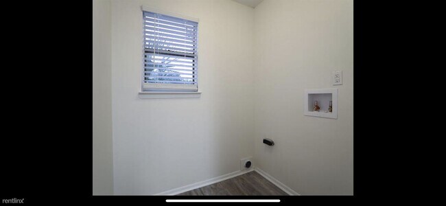 Foto del edificio - 2 br, 1.5 bath Townhome - 619 Sandalwood D...