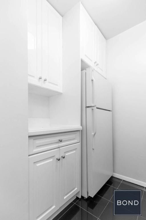 Foto del edificio - 365 W 52nd St