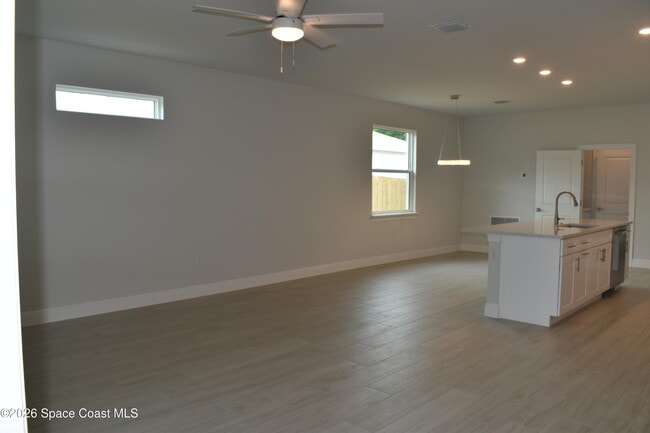 Building Photo - 414 Grove Ln