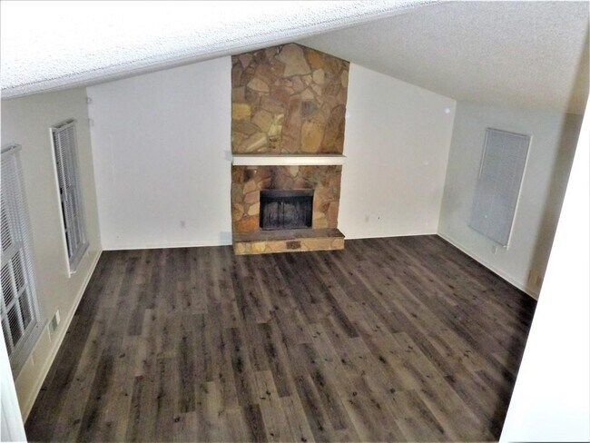 Foto del edificio - 382 Cross Creek Pl