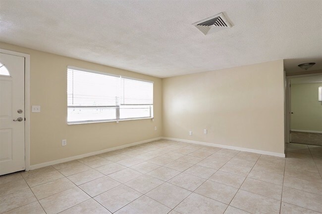 Foto del edificio - 7701 Cumber Dr