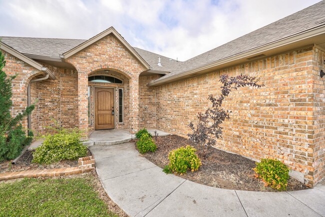 Building Photo - Beautiful Home In Moore Oklahoma. For Leas...
