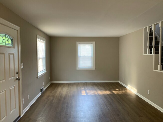 Foto del edificio - 1658 Tuxworth Ave