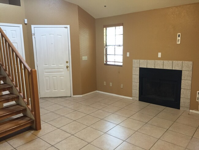 Building Photo - 2 Bedroom Gilbert Condo!