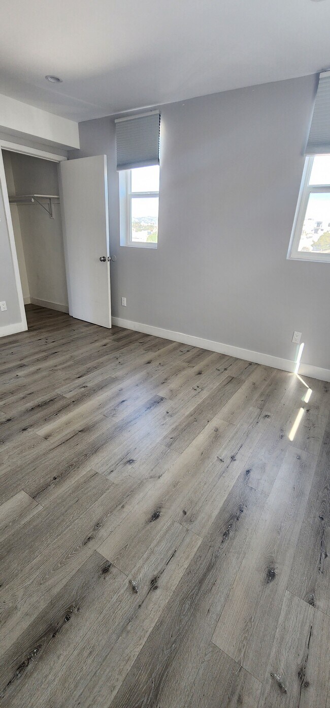 Foto del edificio - 4651 W 18th St